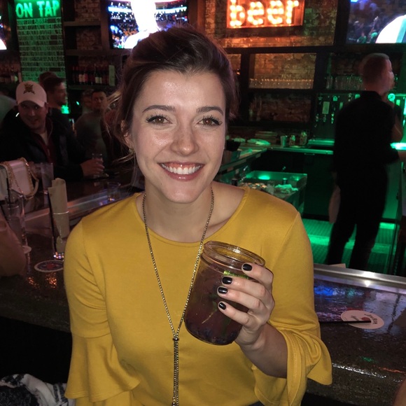 Meet your Posher, Erin - Picture 1 of 2